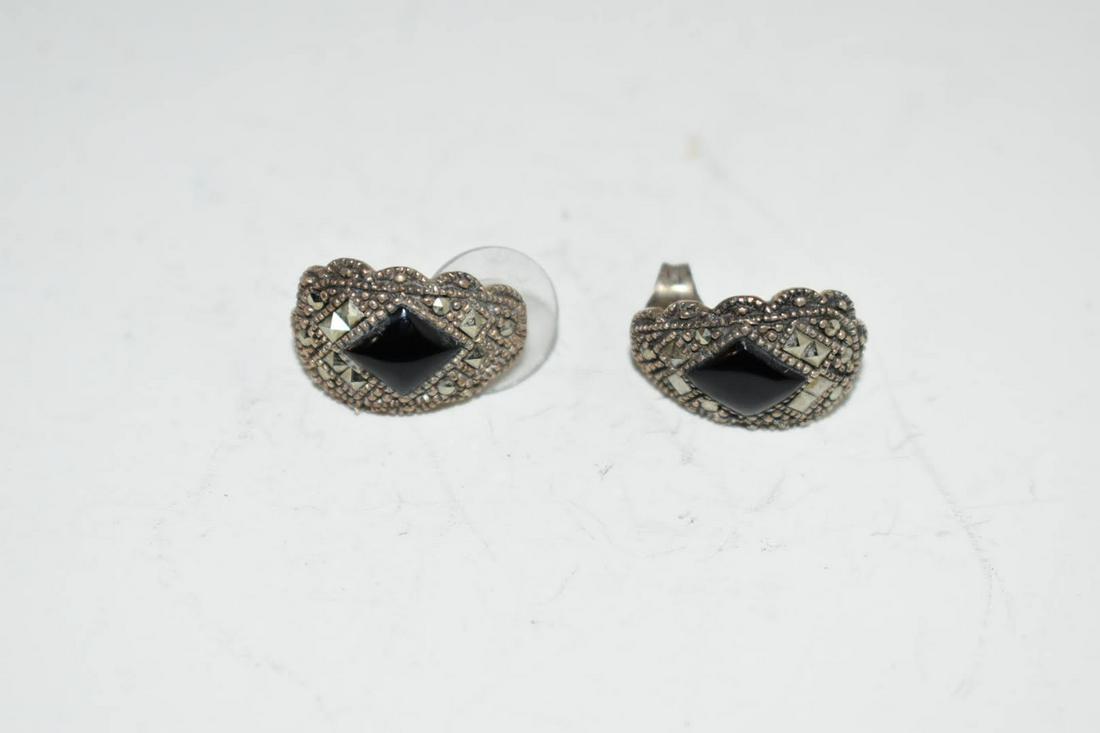 Vintage Sterling Silver onyx Marcasite post Earrings: Vintage Sterling Silver onyx Marcasite post EarringsPlease view all photos as they are part of the description and condition of this Item, Feel free to contact me with questions or picture requests! U