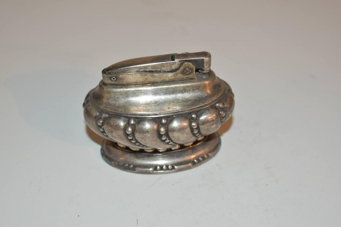 Vintage Ronson Crown Silverplate Table Lighter Art Nouveau: Vintage Ronson Crown Silverplate Table Lighter Art Nouveau Please view all photos as they are part of the description and condition of this Item, Feel free to contact me with questions or picture requ