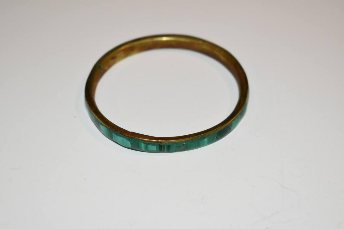 Vintage Malachite green Bracelet 5 in: Vintage Malachite green Bracelet 5 in Please view all photos as they are part of the description and condition of this Item, Feel free to contact me with questions or picture requests! Used Item AS IS