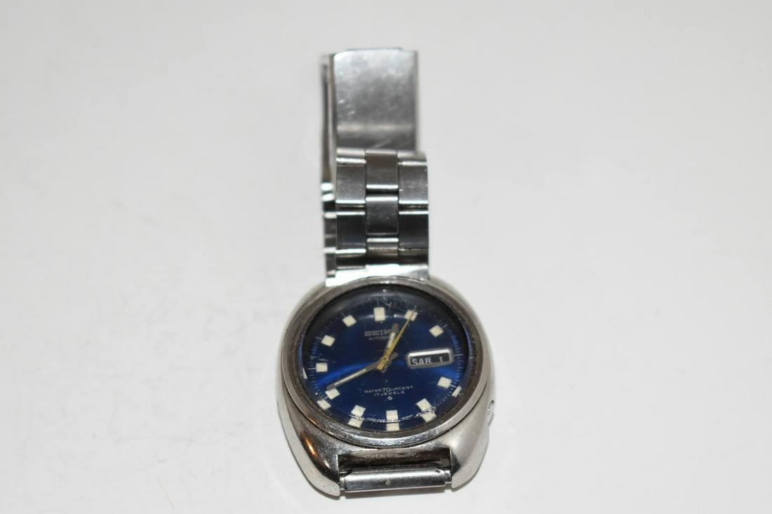 Vintage Retro Seiko Automatic 6106-8237 - 17 Jewel - Blue Dial Works!!!: Vintage Retro Seiko Automatic 6106-8237 - 17 Jewel - Blue Dial Works!!! Please view all photos as they are part of the description and condition of this Item, Feel free to contact me with questions or