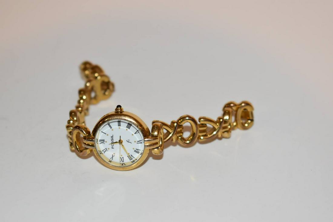 Vintage Fossil Ladies working Watch 9499: Vintage Fossil Ladies working Watch 9499 Please view all photos as they are part of the description and condition of this Item, Feel free to contact me with questions or picture requests! Used Item AS