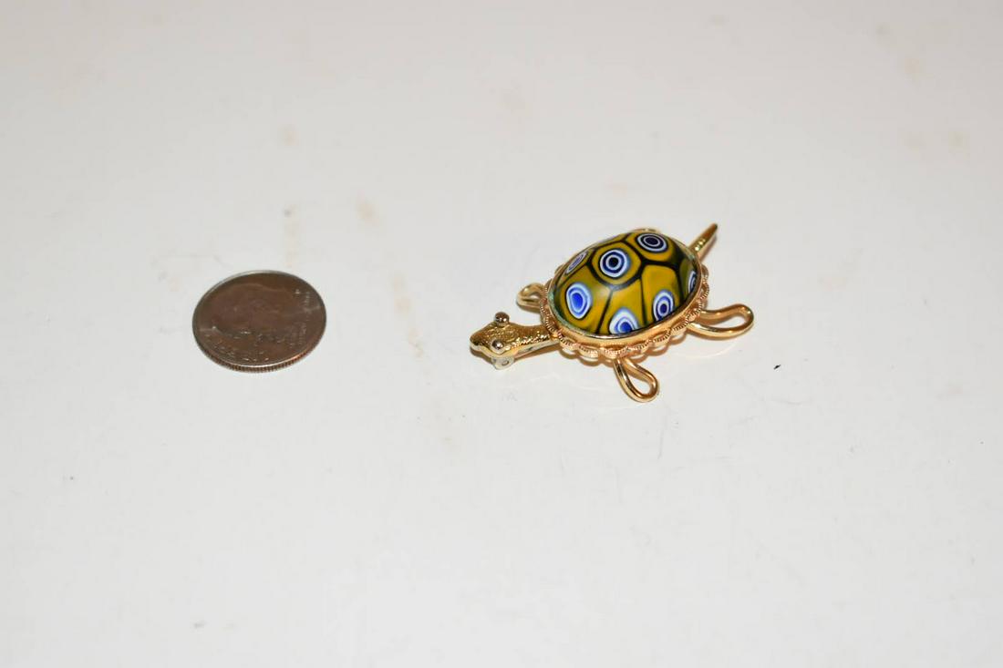 Vintage Goldtone Turtle Brooch: Vintage Goldtone Turtle Brooch Please view all photos as they are part of the description and condition of this Item, Feel free to contact me with questions or picture requests! Used Item AS IS