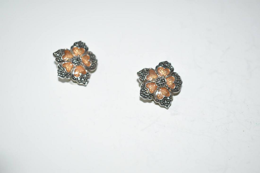 Vintage Sterling Silver Marcasite enamel clip on: Vintage Sterling Silver Marcasite enamel clip on EarringsPlease view all photos as they are part of the description and condition of this Item, Feel free to contact me with questions or picture reques