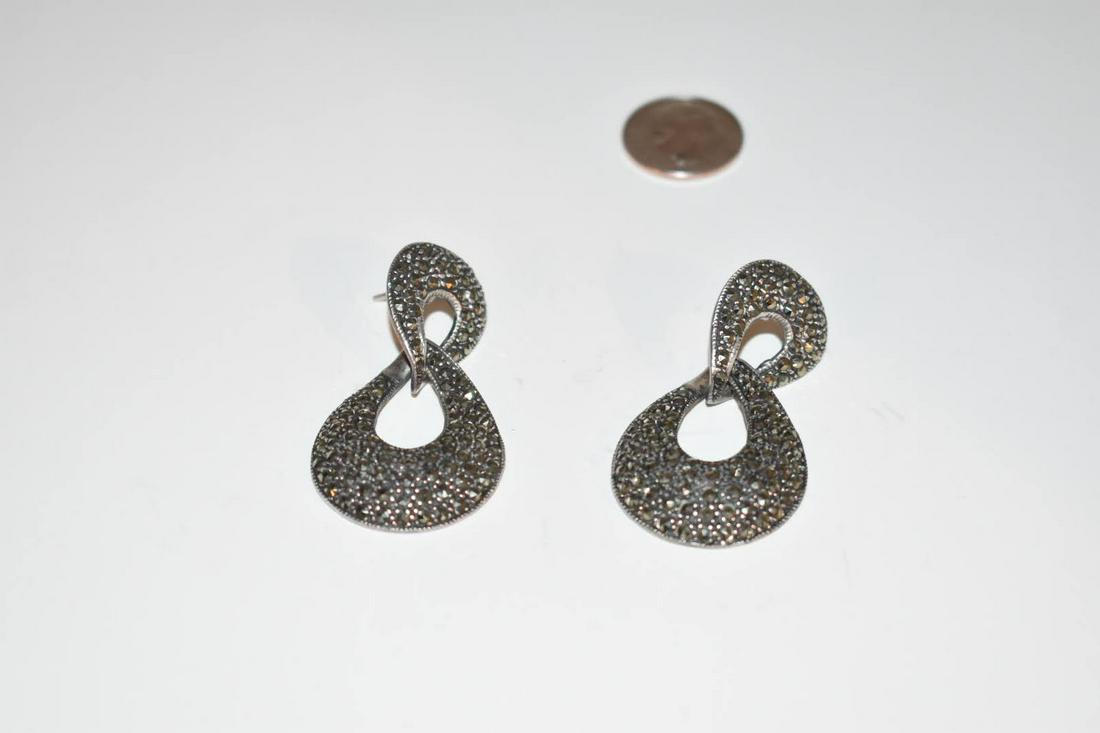 Vintage Sterling Silver Marcasite Earring: Vintage Sterling Silver Marcasite Earring Please view all photos as they are part of the description and condition of this Item, Feel free to contact me with questions or picture requests! Used Item A