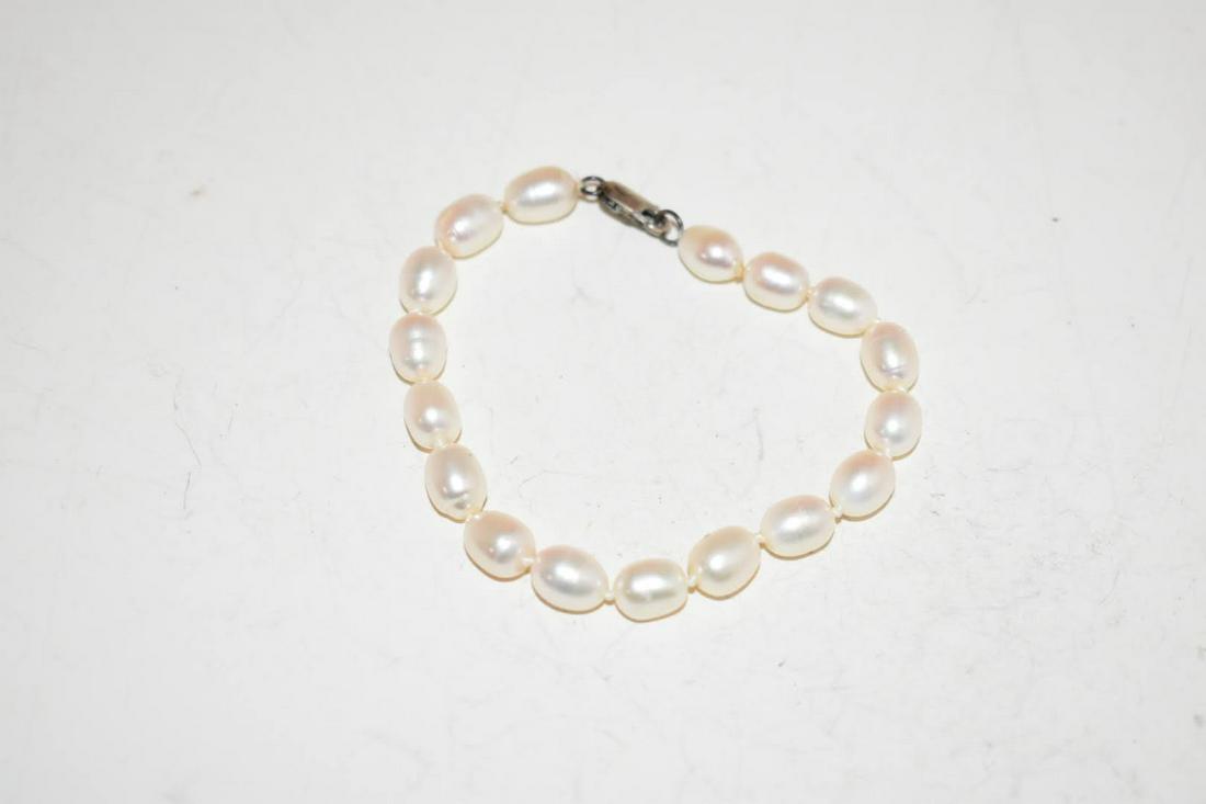 Vintage Freshwater Pearl Bracelete 925 Sterling Silver: Vintage Freshwater Pearl Bracelete 925 Sterling Silver 2" Please view all photos as they are part of the description and condition of this Item, Feel free to contact me with questions or picture reque