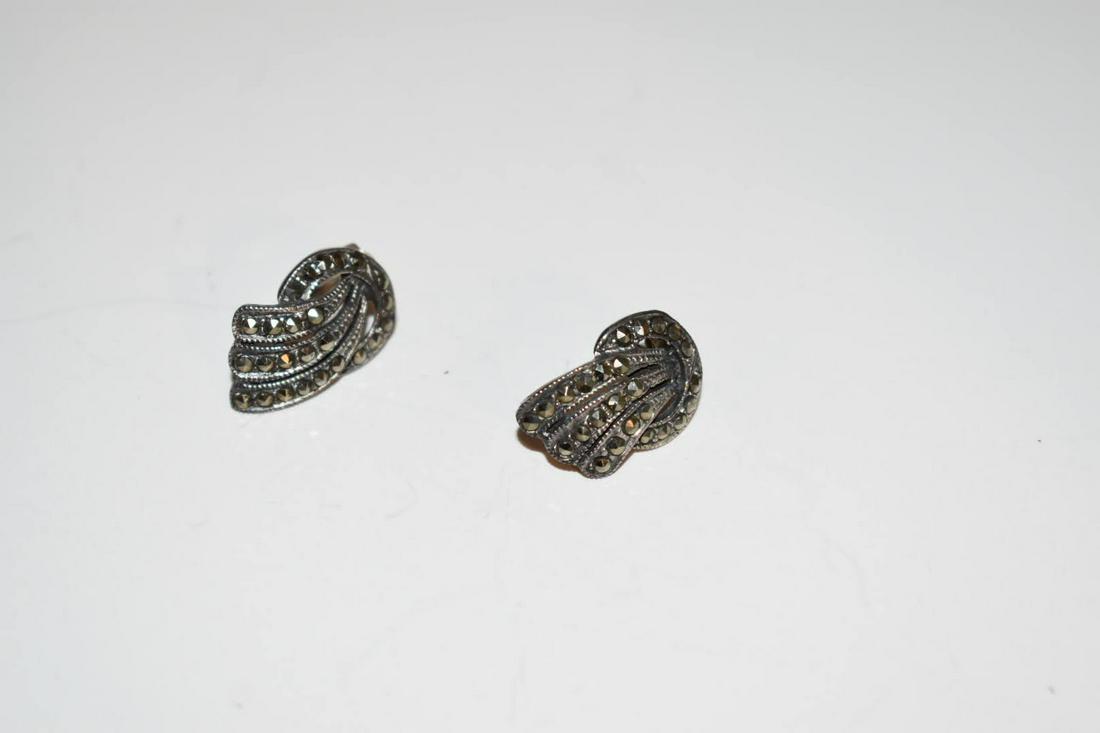 Vintage Sterling Silver Marcasite Earrings: Vintage Sterling Silver Marcasite Earrings Please view all photos as they are part of the description and condition of this Item, Feel free to contact me with questions or picture requests! Used Item 