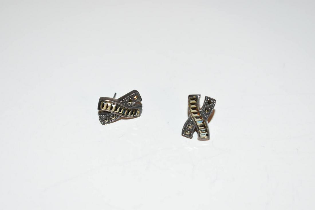 Vintage Sterling Silver Marcasite Earrings: Vintage Sterling Silver Marcasite Earrings Please view all photos as they are part of the description and condition of this Item, Feel free to contact me with questions or picture requests! Used Item 