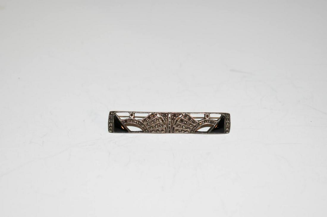 Vintage Sterling Silver Marcasite onyx Brooch: Vintage Sterling Silver Marcasite onyx Brooch Please view all photos as they are part of the description and condition of this Item, Feel free to contact me with questions or picture requests! Used It