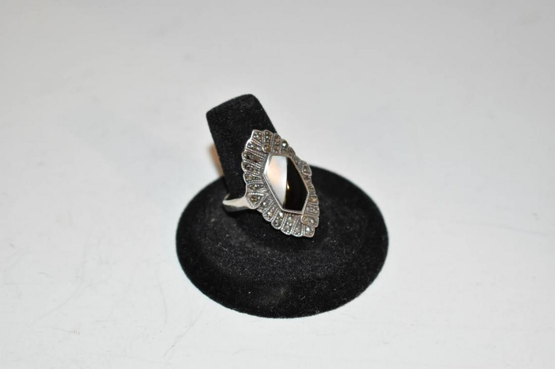 Vintage Mother of Pearl onyx Sterling Silver Marcasite Ring sz 9: Vintage Mother of Pearl onyx Sterling Silver Marcasite Ring sz 9 Please view all photos as they are part of the description and condition of this Item, Feel free to contact me with questions or pictur
