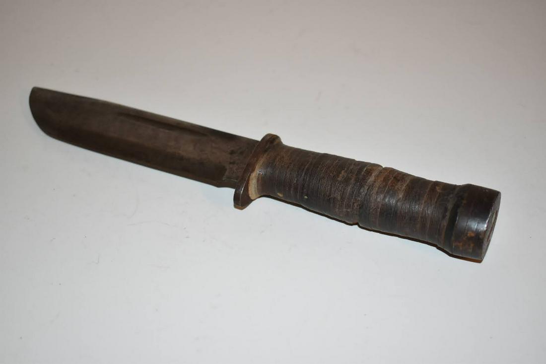 US WW2 Vintage Cattaraugus 225Q Fighting Knife: US WW2 Vintage Cattaraugus 225Q Fighting Knife Please view all photos as they are part of the description and condition of this Item, Feel free to contact me with questions or picture requests! Used I