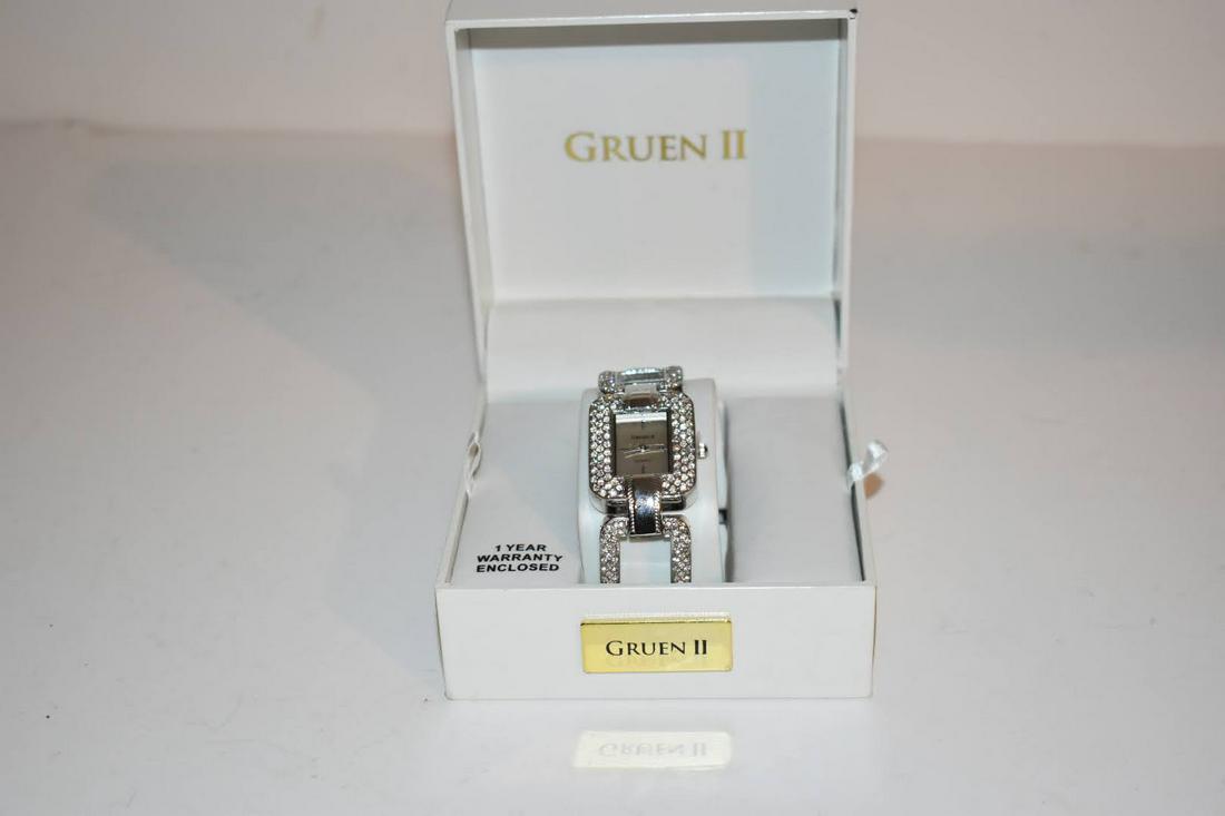 Vintage Gruen ll ladies silver rhinestones wrist watch NEW: Vintage Gruen ll ladies silver rhinestones wrist watch NEW Please view all photos as they are part of the description and condition of this Item, Feel free to contact me with questions or picture requ