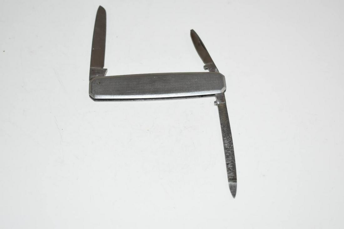 Vintage Pocket Knife Kissing Crane Robert Klass: Vintage Pocket Knife Kissing Crane Robert Klass Please view all photos as they are part of the description and condition of this Item, Feel free to contact me with questions or picture requests! Used 