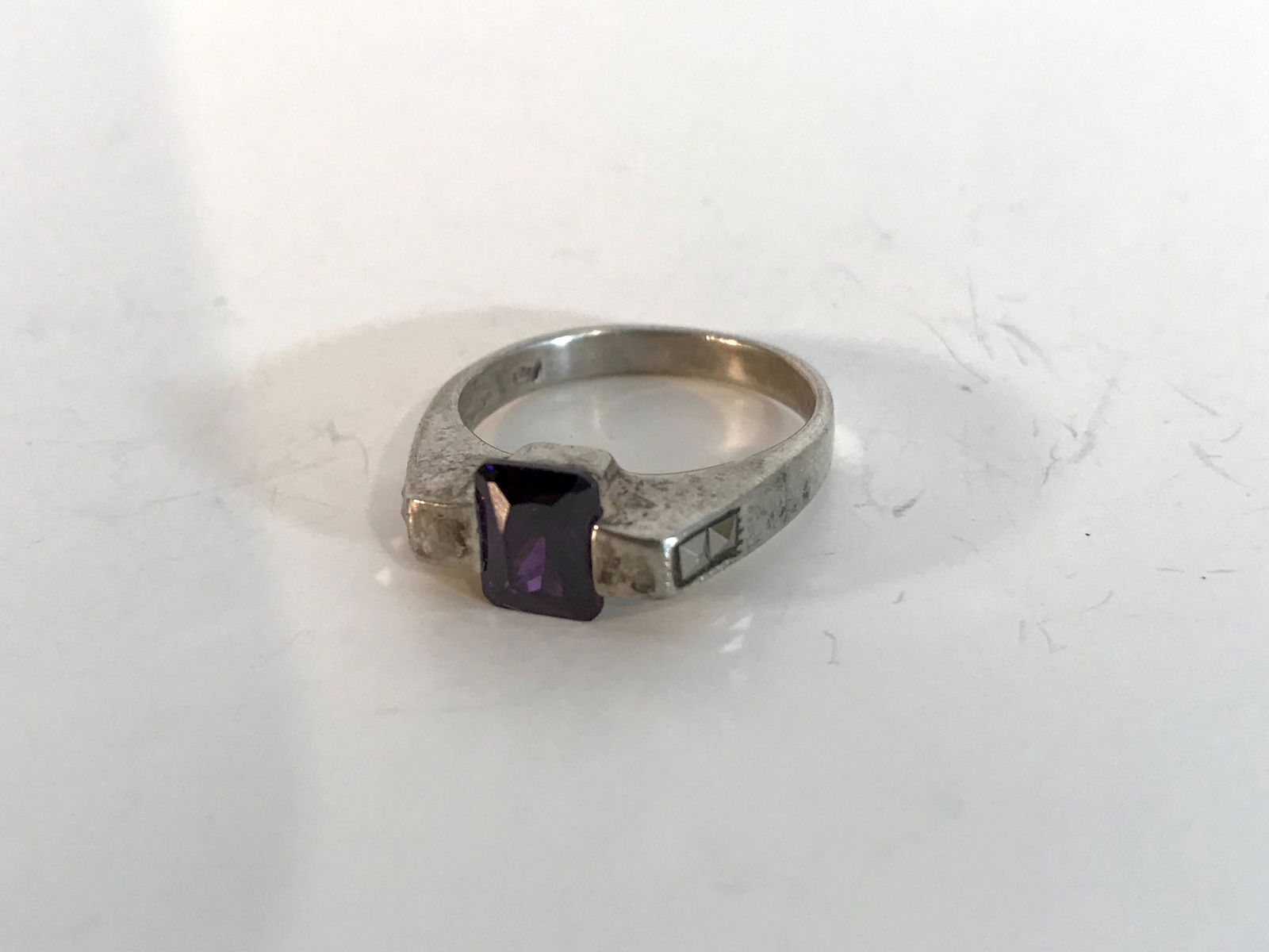 Vintage Sterling Silver Amethyst CW Ring 7.5 (1 of 5)