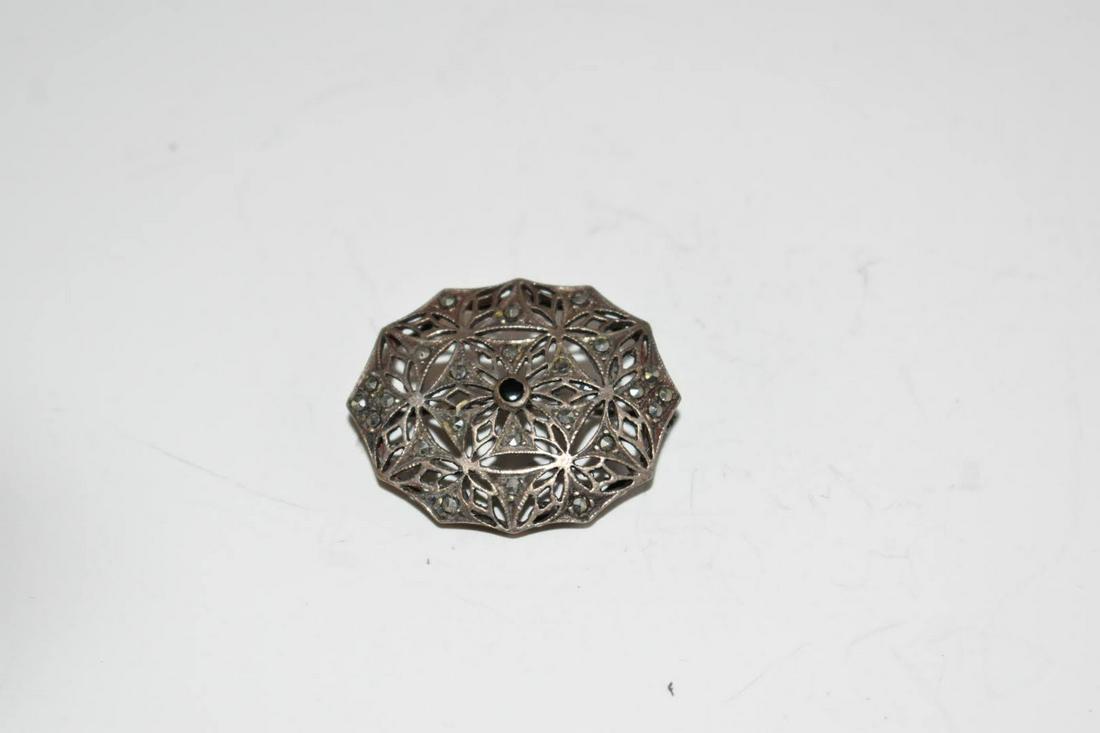 Vintage Marcasite onyx Sterling Silver Brooch 1 1/2": Vintage Marcasite onyx Sterling Silver Brooch 1 1/2" Please view all photos as they are part of the description and condition of this Item, Feel free to contact me with questions or picture requests! 