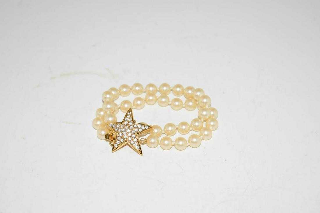 Vintage Joan Rivers Pearl Star Bracelet 2 1/2" (1 of 3)