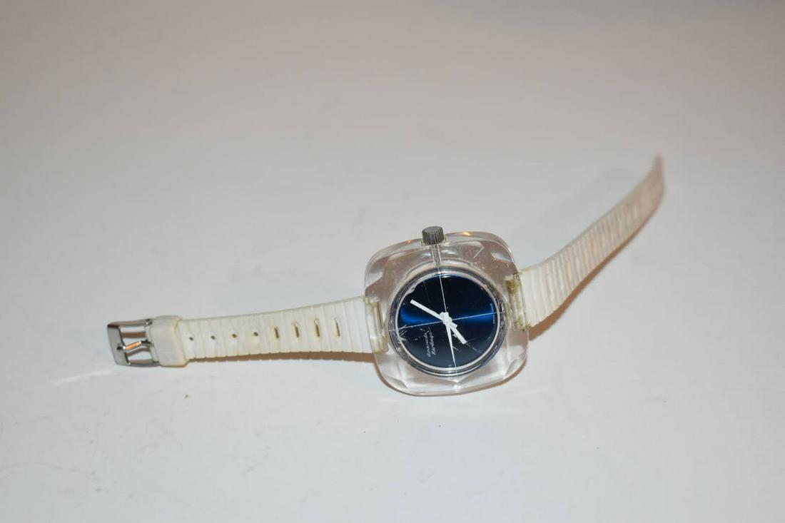 Vtg Women AMERICAN HERITAGE Base Acryl Case WindUp Watch Working: Vtg Women AMERICAN HERITAGE Base Acryl Case WindUp Watch Working Please view all photos as they are part of the description and condition of this Item, Feel free to contact me with questions or pictur