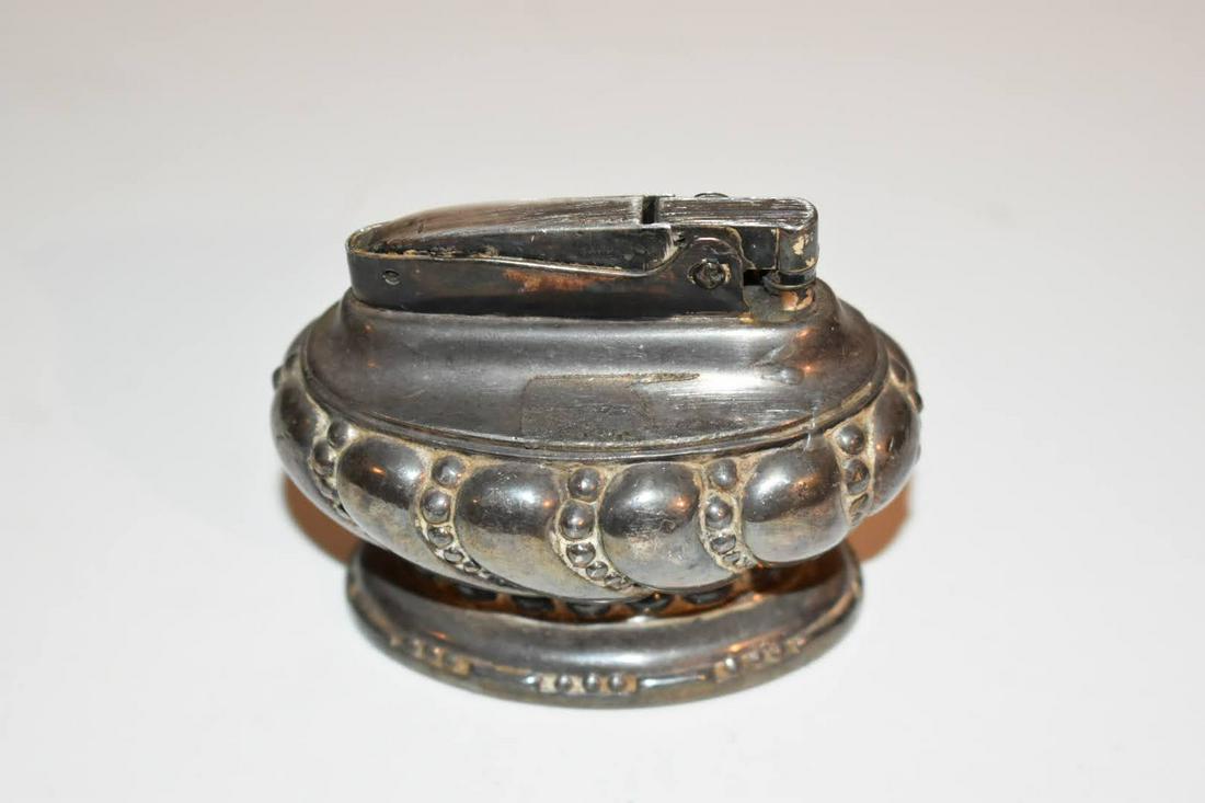 Vintage Ronson Crown Silverplate Table Lighter Art Nouveau: Vintage Ronson Crown Silverplate Table Lighter Art Nouveau Please view all photos as they are part of the description and condition of this Item, Feel free to contact me with questions or picture requ