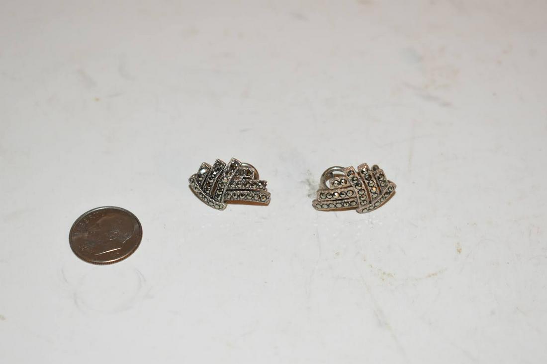 Vintage JJ Marcasite Sterling Silver Earrings: Vintage JJ Marcasite Sterling Silver Earrings Please view all photos as they are part of the description and condition of this Item, Feel free to contact me with questions or picture requests! Used It