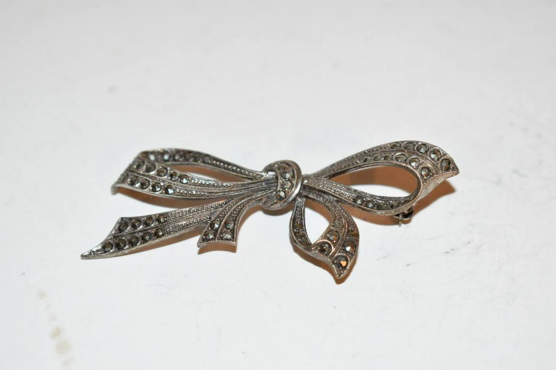 Vintage Sterling Silver Marcasite Brooch: Vintage Sterling Silver Marcasite Brooch Please view all photos as they are part of the description and condition of this Item, Feel free to contact me with questions or picture requests! Used Item AS