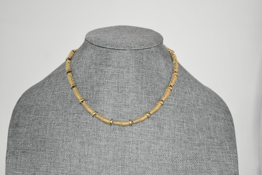 Vintage Gold Tone Avon Choker Chain Necklace 10": Vintage Gold Tone Avon Choker Chain Necklace 10" Please view all photos as they are part of the description and condition of this Item, Feel free to contact me with questions or picture requests! Used