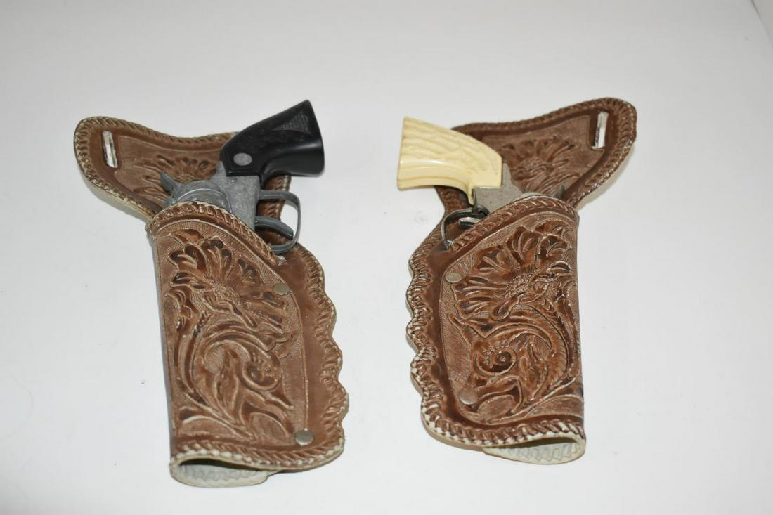 Vintage Pair of Kids Old hand guns and hulsters: Vintage Pair of Kids Old hand guns and hulsters Please view all photos as they are part of the description and condition of this Item, Feel free to contact me with questions or picture requests! Used 