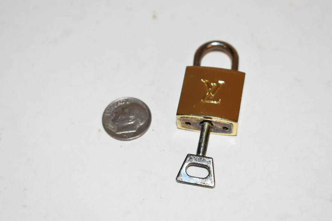 Vintage Louis Vuitton LV Suitcase / Purse Lock with key: Vintage Louis Vuitton LV Suitcase / Purse Lock with key Please view all photos as they are part of the description and condition of this Item, Feel free to contact me with questions or picture request