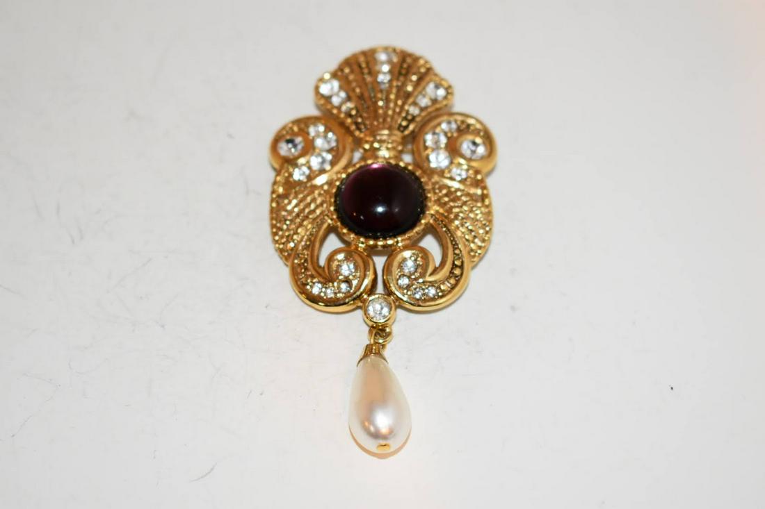 Vtg Jeff Lieb Cabochon Rhinestone Pin Brooch: Vtg Jeff Lieb Gold Tone Purple Cabochon Rhinestone Faux Pearl Dangle Pin Brooch Please view all photos as they are part of the description and condition of this Item, Feel free to contact me with ques