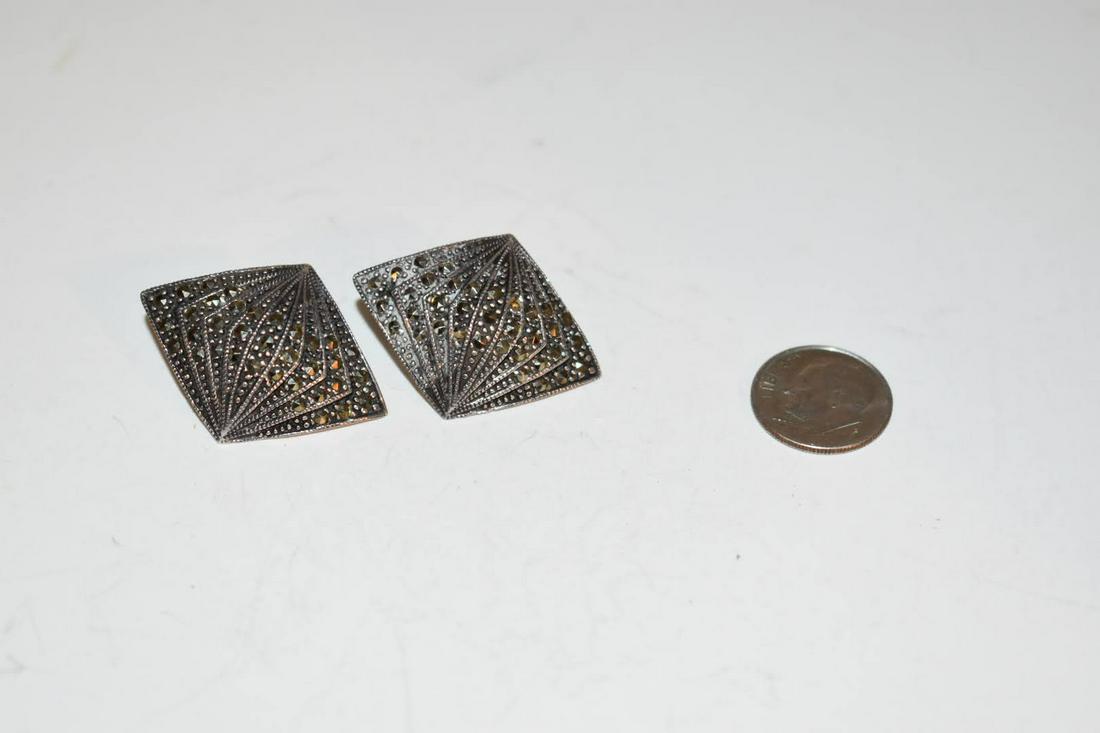 Vintage Sterling Silver Marcasite Earrings: Vintage Sterling Silver Marcasite Earrings Please view all photos as they are part of the description and condition of this Item, Feel free to contact me with questions or picture requests! Used Item 