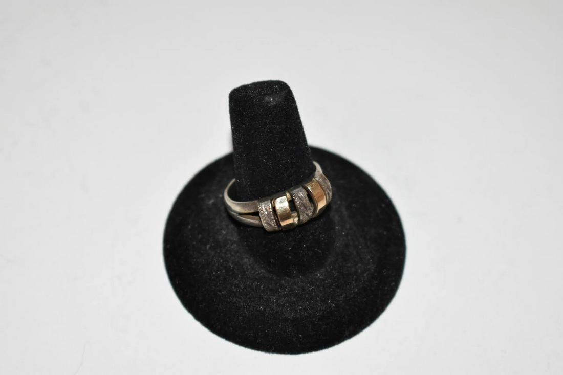 Vintage Silver Ring sz 8 (1 of 4)