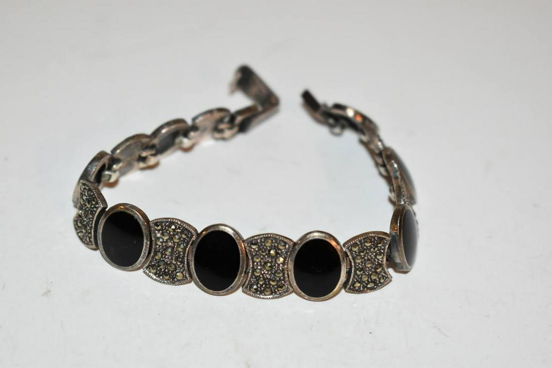 Vintage Sterling Silver Onyx Marcasite Bracelet 7 inch: Vintage Sterling Silver Onyx Marcasite Bracelet 7 inch Please view all photos as they are part of the description and condition of this Item, Feel free to contact me with questions or picture requests