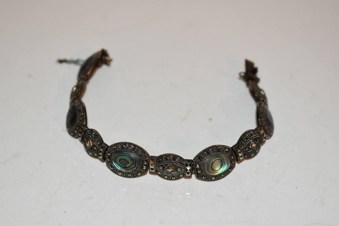 Vintage Sterling Silver Marcasite Bracelet 7 inch: Vintage Sterling Silver Marcasite Bracelet 7 inch Please view all photos as they are part of the description and condition of this Item, Feel free to contact me with questions or picture requests! Use