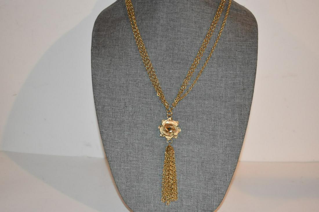 Giovanni gold tone rose vintage tassel necklace 18": Giovanni gold tone rose vintage tassel necklace 18" Please view all photos as they are part of the description and condition of this Item, Feel free to contact me with questions or picture requests! U