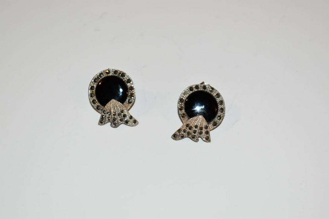 Vintage Sterling Silver Marcasite onyx Earrings: Vintage Sterling Silver Marcasite onyx Earrings Please view all photos as they are part of the description and condition of this Item, Feel free to contact me with questions or picture requests! Used 