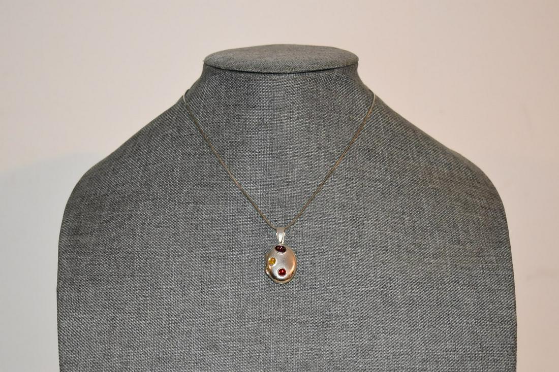 Vintage Sterling Silver locket Necklace 15 inches: Vintage Sterling Silver locket Necklace 15 inches Please view all photos as they are part of the description and condition of this Item, Feel free to contact me with questions or picture requests! Use