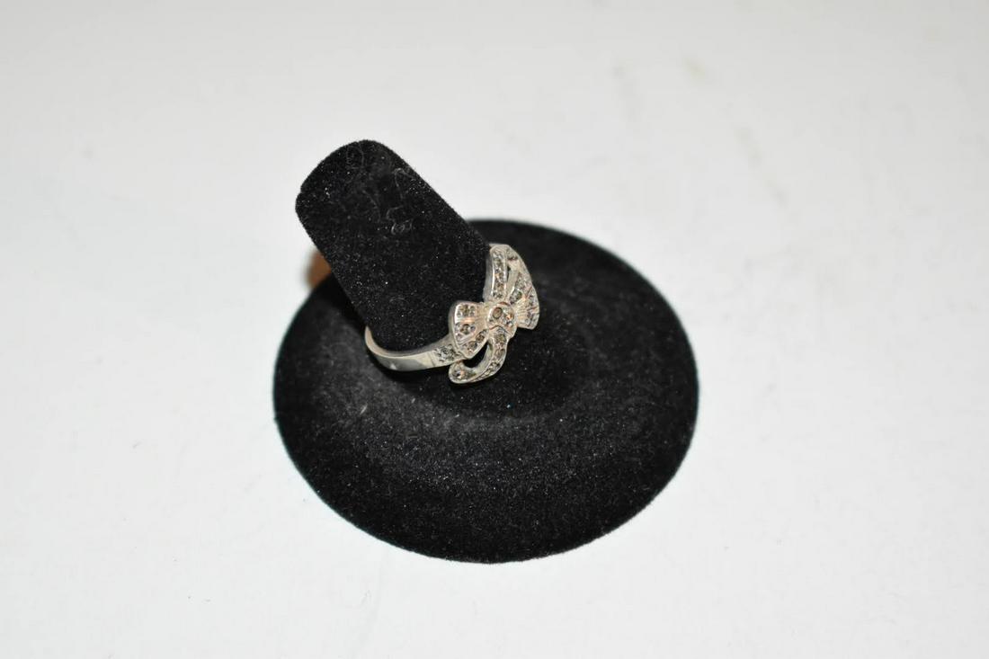 Vintage Sterling Silver Marcasite Ring sz 9: Vintage Sterling Silver Marcasite Ring sz 9 Please view all photos as they are part of the description and condition of this Item, Feel free to contact me with questions or picture requests! Used Item