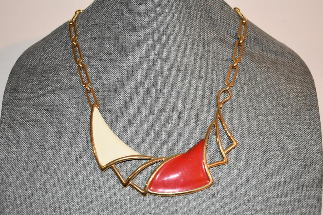 Vintage Monet enamel Necklace 17": Vintage Monet enamel Necklace 17" Please view all photos as they are part of the description and condition of this Item, Feel free to contact me with questions or picture requests! Used Item AS IS