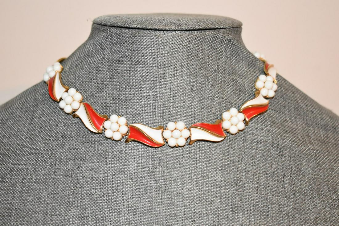 Vintage Trifari necklace red & white enamel gold tone swirls 14": Vintage Trifari necklace red & white enamel gold tone swirls 14" Please view all photos as they are part of the description and condition of this Item, Feel free to contact me with questions or pictur