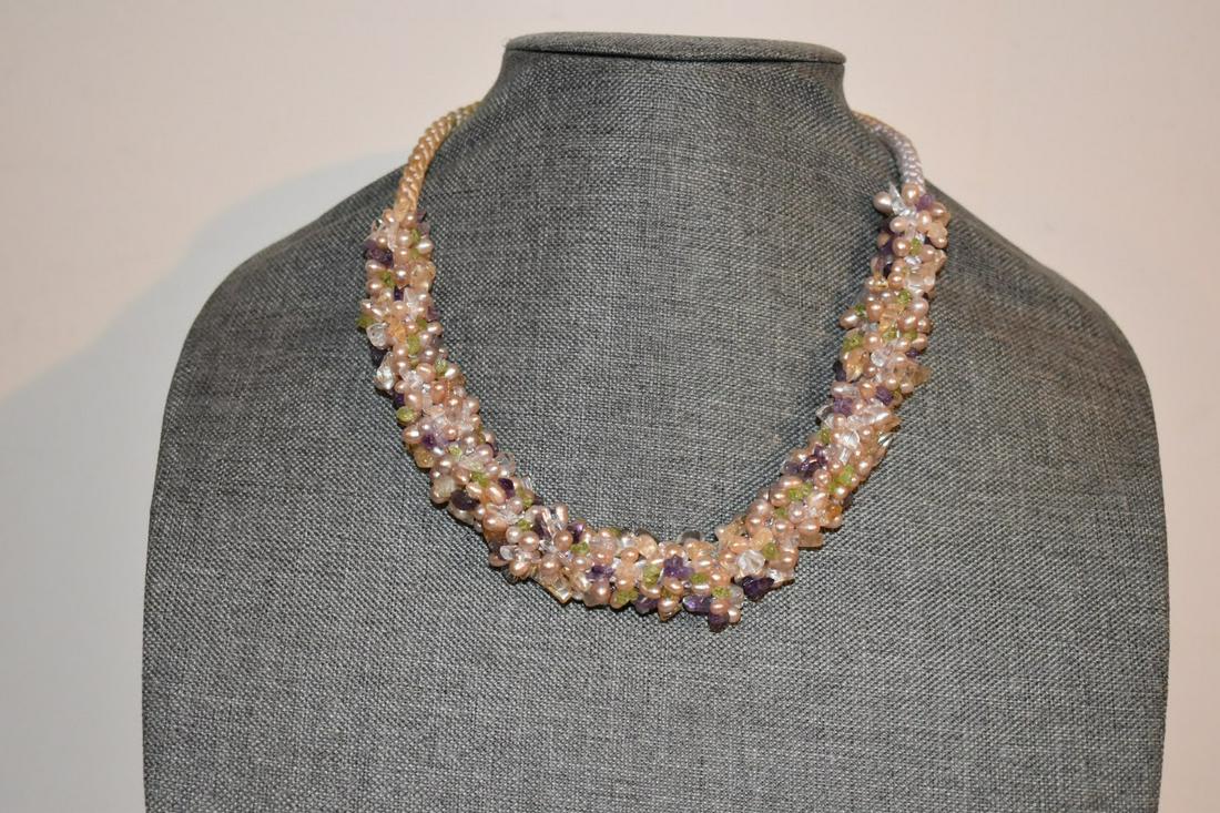 Vintage Beaded Choker Necklace 16": Vintage Beaded Choker Necklace 16" Please view all photos as they are part of the description and condition of this Item, Feel free to contact me with questions or picture requests! Used Item AS IS