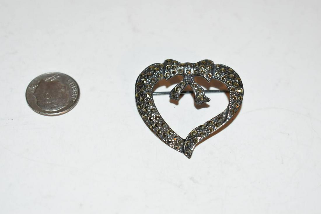 Vintage Sterling Silver Marcasite Brooch: Vintage Sterling Silver Marcasite Brooch Please view all photos as they are part of the description and condition of this Item, Feel free to contact me with questions or picture requests! Used Item AS