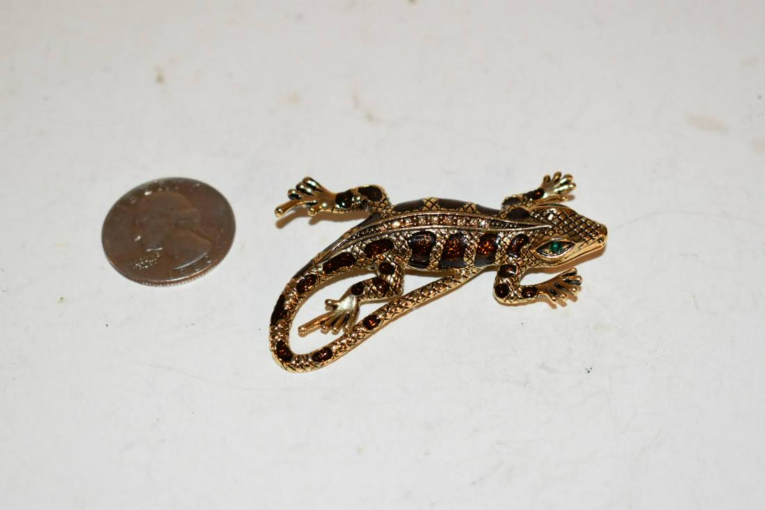 Vintage goldtone lizard Brooch (1 of 4)