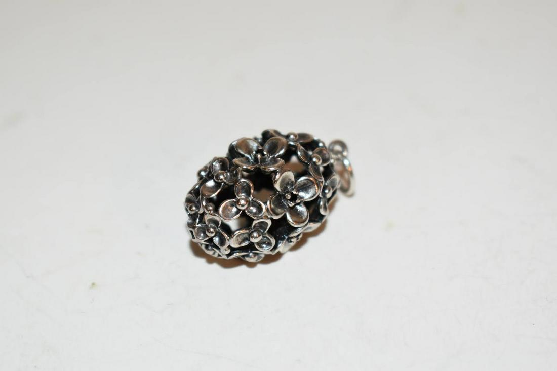 Vintage Pandora Sterling Silver Charm: Vintage Pandora Sterling Silver Charm Please view all photos as they are part of the description and condition of this Item, Feel free to contact me with questions or picture requests! Used Item AS IS