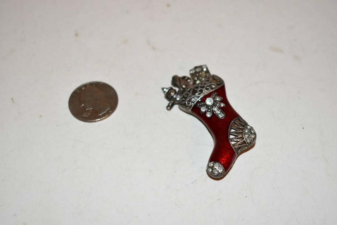 Vintage enamel rhinestone boot Brooch: Vintage enamel rhinestone boot Brooch Please view all photos as they are part of the description and condition of this Item, Feel free to contact me with questions or picture requests! Used Item AS IS
