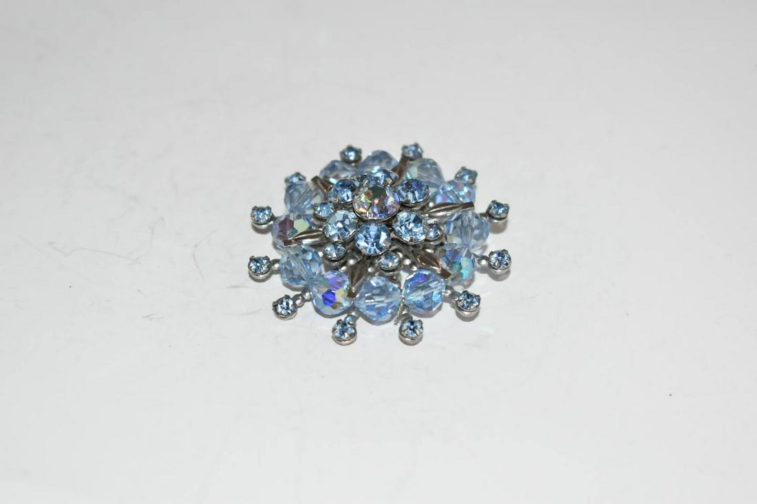 Vintage Blue Rhinestone Snow Flake Brooch2 ": Vintage Blue Rhinestone Snow Flake Brooch2 " Please view all photos as they are part of the description and condition of this Item, Feel free to contact me with questions or picture requests! Used Ite