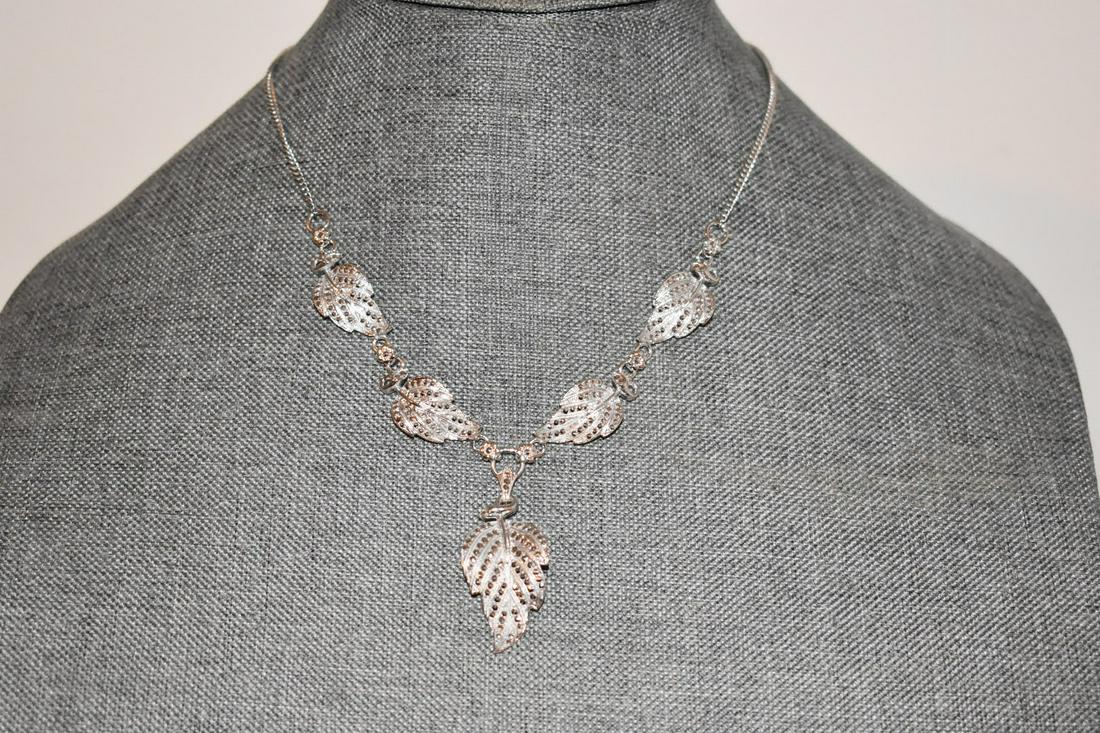 Vintage Sterling Silver Rhinestone Leaf Marcasite Necklace 16 in: Vintage Sterling Silver Rhinestone Leaf Marcasite Necklace 16 in Please view all photos as they are part of the description and condition of this Item, Feel free to contact me with questions or pictur