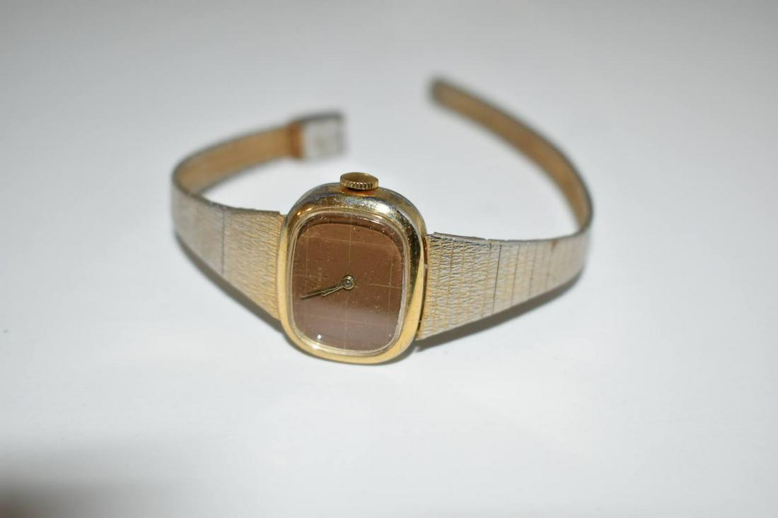 Vintage Timex ladies Watch works: Vintage Timex ladies Watch works Please view all photos as they are part of the description and condition of this Item, Feel free to contact me with questions or picture requests! Used Item AS IS