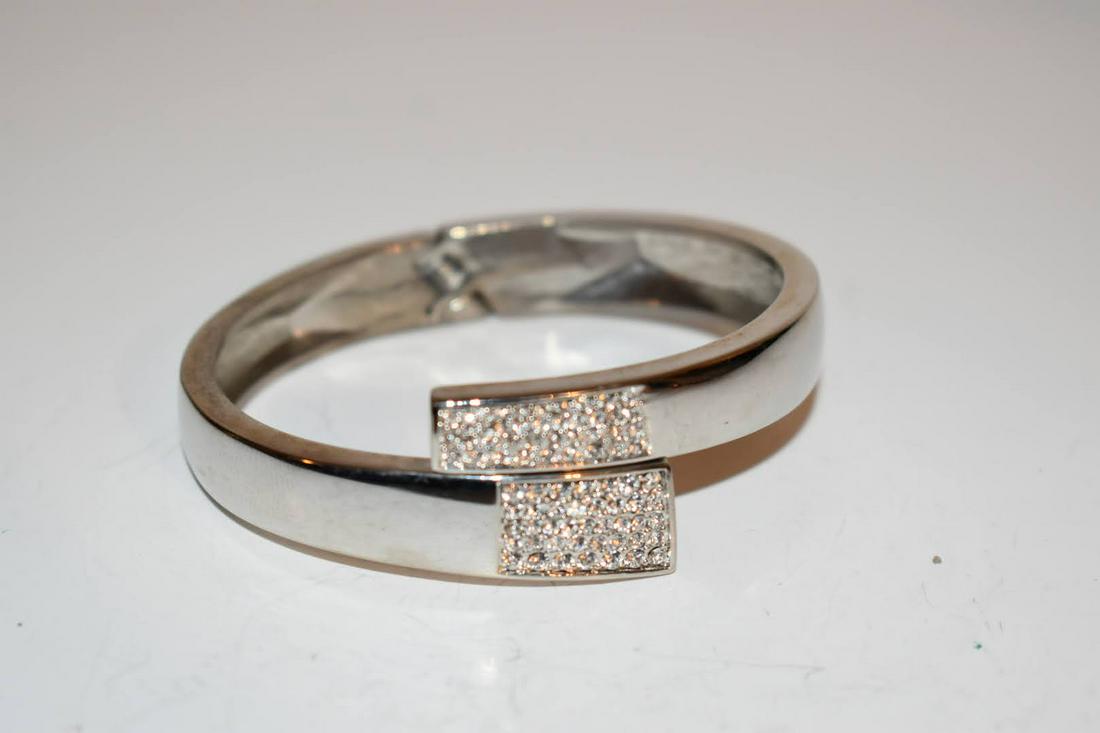 vintage Lia Sophia Silver rhinestone hinged Bracelet 7" (1 of 4)
