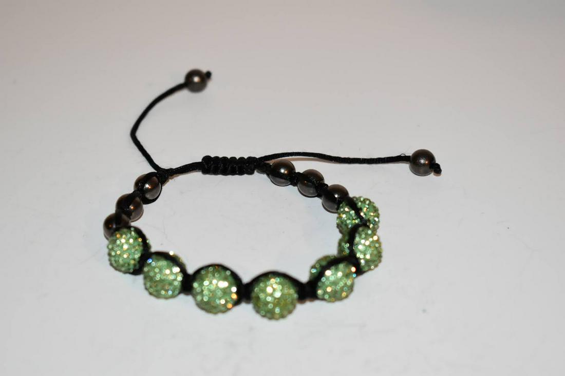 vintage string green beaded bracelet (1 of 3)