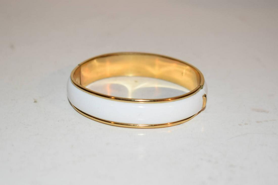 Vintage white monet Bracelet: Vintage white monet Bracelet Please view all photos as they are part of the description and condition of this Item, Feel free to contact me with questions or picture requests! Used Item AS IS