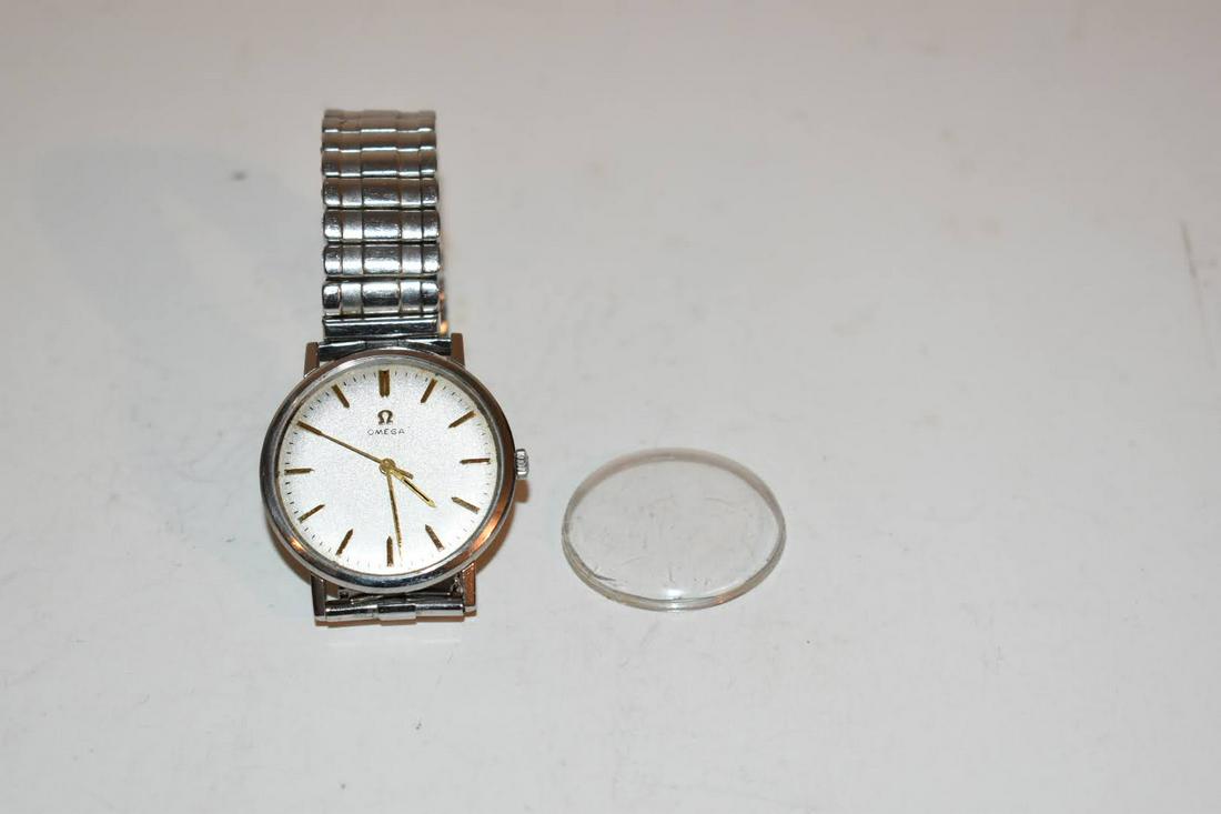 Vintage Omega Automatic Men's Watch working great !!! crystal needs fixing. (1 of 6)