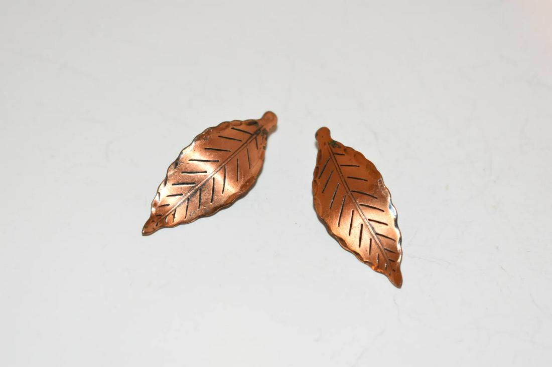 Vintage Copper tone Bergere leaf Earrings: Vintage Copper tone Bergere leaf Earrings Please view all photos as they are part of the description and condition of this Item, Feel free to contact me with questions or picture requests! Used Item A